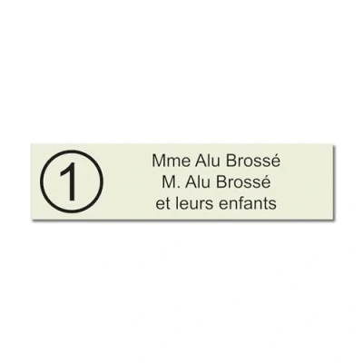 Immagine di Targhetta incisa per nome e numero cassetta delle lettere autoadesiva, 10 x 2,5 cm, personalizzata da 1 a 3 righe, colore: Beige