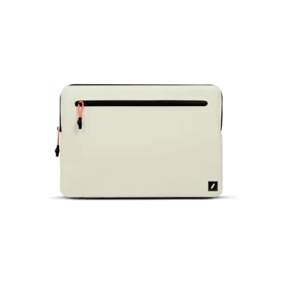 Immagine di Native Union Ultralight Custodia Resistente, Leggera, Sostenibile Realizzata al 100% in Tessuto Ripstop Riciclato Compatibile con MacBook Pro 14&quot; (2021 e successivi) Arenaria
