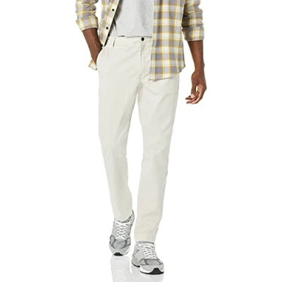 Immagine di Amazon Essentials Pantaloni da Lavoro Aderenti Elasticizzati Resistenti A Macchie E Pieghe Uomo, Marrone Kaki Chiaro, 32W / 31L