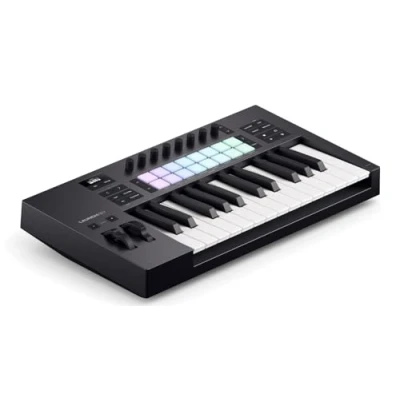 Immagine di Novation Launchkey 25 [MK4] — Controller MIDI USB compatto a tastiera da tasti, con integrazione per DAW. Modalità Accordo e Scala, 8 drum pad, arpeggiatore. Software la produzione inclusi