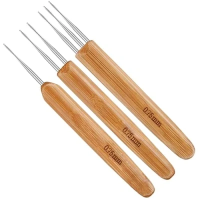 Immagine di Jinpojun 3 Pezzi Uncinetto Dreadlock per Capelli, 0,75 mm Crochet Hook Tool, Include 1 Gancio, 2 Ganci, Ganci Forniture Dreadlock, bambù Ago Tessitura