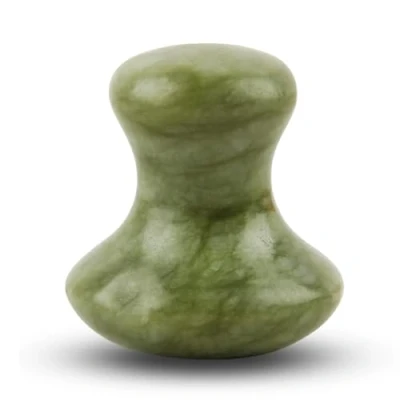 Immagine di Sun &amp; Sia Massaggiatore viso Champi Gua Sha in pietra naturale di giada verde, ideale per rinfrescare la carnagione, trattare tasche e occhiaie, stimolare circolazione, pelle più ferma ed