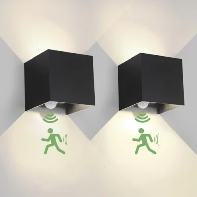 Immagine di Applique da Parete a LED 6W con Seasori di movimento 2 pezzi interno/esterno 4000K Bianco Naturale Lampade Angolo del Fascio Regolabile su e Giù Nero Esterno IP65
