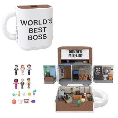 Immagine di Polly Pocket x The Office, playset cofanetto con 6 bambole e 9 accessori, giocattolo da collezione in collaborazione, esterno a forma di tazza caffè, JCC19