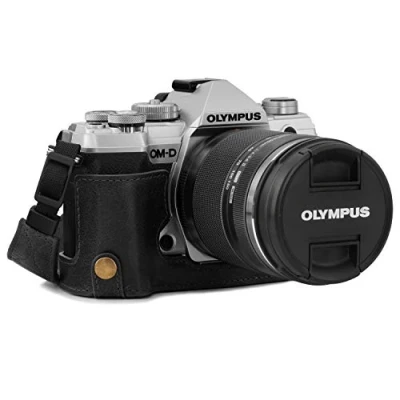 Immagine di MegaGear MG1864 Ever Ready Mezza custodia in vera pelle, compatibile con Olympus OM D E M5 Mark III, colore: Nero