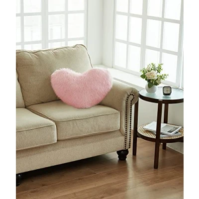 Immagine di Jenny Sesal Cuscino Fluffy a forma di cuore in Ecopelliccia pile imbottito. Disponibile diversi colori. (Cipria)