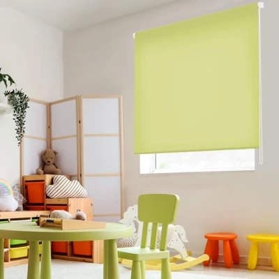 Immagine di Blindecor Ara Tenda a rullo traslucida tinta unita Verde pistacchio, 80 x 175 cm (Larghezza Altezza) Dimensioni del tessuto 77 170 per interne