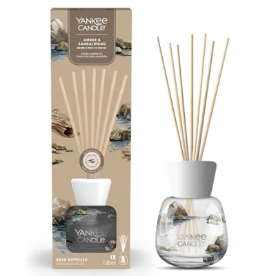Immagine di Yankee Candle Signature Diffusore a bastoncini Ambra &amp; Sandalo 100 ml Fino 10 settimane di fragranza Confezione riciclabile Un regalo perfetto per una donna