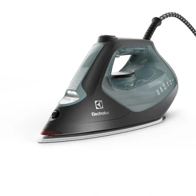 Immagine di Electrolux Refine 700 Ferro Modello E7SI2 6OG, con applicazioni su misura, illuminazione frontale, piastra antigraffio, realizzata in plastica riciclata, 2600 W, cavo 2.5 movimento a 360, verde