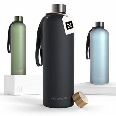Immagine di LARS NYSØM Borraccia 1l Bottiglia acqua 1000ml BPA free ultraleggera in Tritan Sport a prova di perdite Ideale per sport, ufficio, yoga 2 coperchi inclusi (Carbon Black, XL 1500ml)