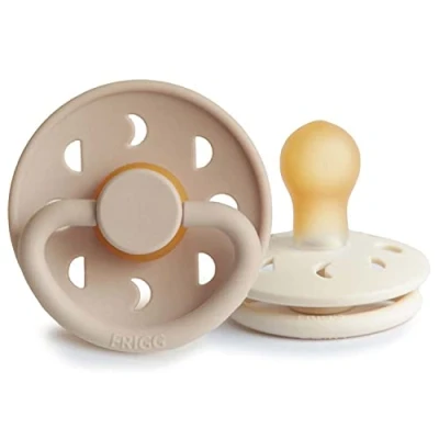 Immagine di FRIGG Moon Phase confezione da 2 ciucci Ciuccio in lattice Prodotto Danimarca Senza BPA Tettarella simmetrica a ciliegia (Cream/Croissant, Taglia 1 (0 6 Mesi))