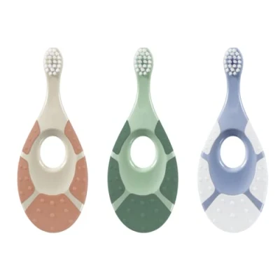 Immagine di Jordan ® Step 1 Green Clean Spazzolino da denti per bambini sostenibile 0 2 anni Setole extra morbide a base biologica, manico riciclato all&#039;84% Colori misti Confezione 3 unità