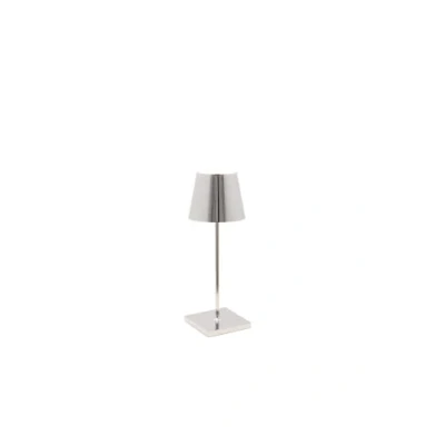 Immagine di Zafferano Poldina Pro Mini Lampada LED Senza Fili con Batteria Ricaricabile, Dimmer touch, Uso Interno Corpo in Alluminio e Finitura Galvanica Lucida Argento