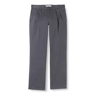 Immagine di Amazon Essentials Pantaloni chino plissettati dal taglio classico e resistenti alle pieghe (disponibili nelle taglie Big &amp; Tall) Uomo, Carbone, 30W / 29L