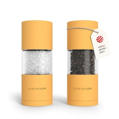 Immagine di LARS NYSØM Set di macine per sale e pepe in acciaio inossidabile con macinino ceramica regolabile 2 pezzi I Designer Spice Mill (Mustard Yellow)