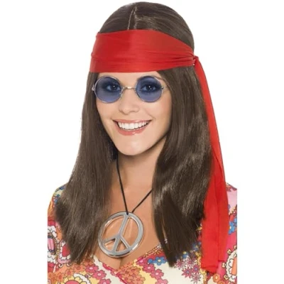 Immagine di Smiffys Set ragazza hippy con parrucca lunga castana, occhiali, medaglione simbolo della pace e copricapo rosso