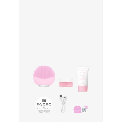 Immagine di FOREO Luna 4 Mini Set Spazzola Pulizia Viso e Massaggio Balsamo Detergente Ultra Nutriente, 15 Ml Micro Foam Cleanser 2.0, 20 Ml, per Tutti i Tipi di Pelle
