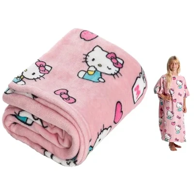 Immagine di Coperta Momonga Hello Kitty, soffice pile, indossabile, copre fronte e retro ti permette di camminare ed usare le braccia, dimensioni 80x90 cm, per bambini