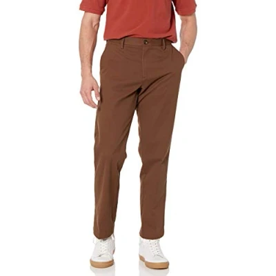 Immagine di Amazon Essentials Pantaloni Chino Classici con Parte Piatta sul Davanti Resistenti alle Pieghe (Disponibili in Taglie Extra Forti) Uomo, Marrone, 32W / 31L