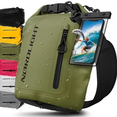 Immagine di Nordlight Dry Bag Sacca Impermeabile + Custodia per Cellulare Chiusura Arrotolabile, Tracolla Zaino Stagna Borsa Spiaggia, Canoa, SUP, Immersioni Verde Oliva, 5 Litri