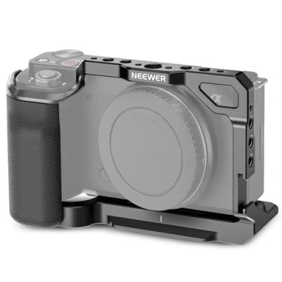 Immagine di NEEWER ZV E10 Cage Gabbia Fotocamera e Maniglia Silicone, Filetti 1/4&quot; Fori 3/8&quot;, Base QR Arca, Rig Video Protettivo in Metallo Compatibile con SmallRig Handle DJI RS Gimbal Sony E10, CA003S