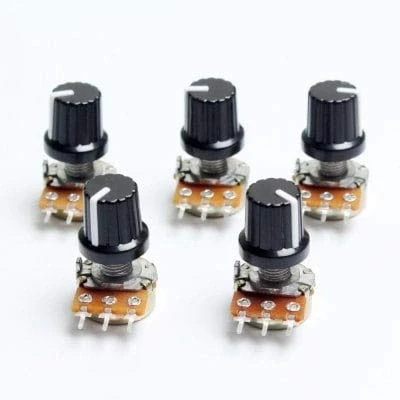 Immagine di HaiMa 5Pcs Potenziometro Rotativo Amichevole Del Tagliere 10K Con La Manopola Per Il Progetto Di Arduino Diy Metallico