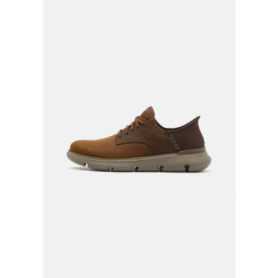Immagine di Skechers Men&#039;s 205046 Shoes, Marrone Scuro, 7.5 UK Wide