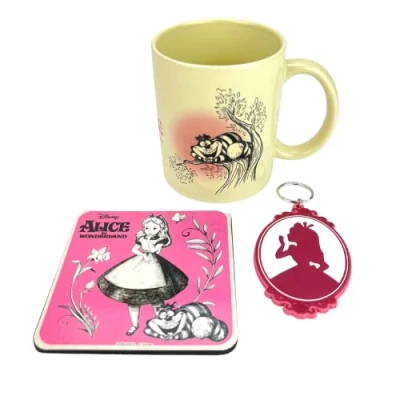Immagine di Pyramid International Alice nel paese delle meraviglie, set regalo con tazza, sottobicchiere e portachiavi, in confezione (design vintage), 325 ml, prodotto ufficiale