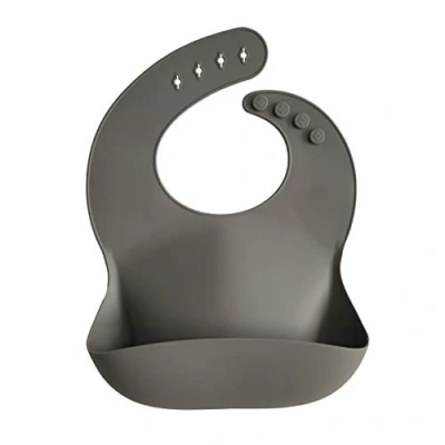 Immagine di mushie Bavaglino Silicone Impermeabile Regolabile Facile da Pulire 4 Misure Regolabili con tasca Frontali Profonde Senza BPA articoli per neonati &amp; bambini Dove Gray