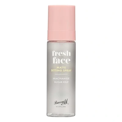 Immagine di Barry M Fresh Face Matte Finish Setting Spray, a lunga durata, formulato con estratto opacizzante di alghe zucchero e niacinamide idratante trasparente