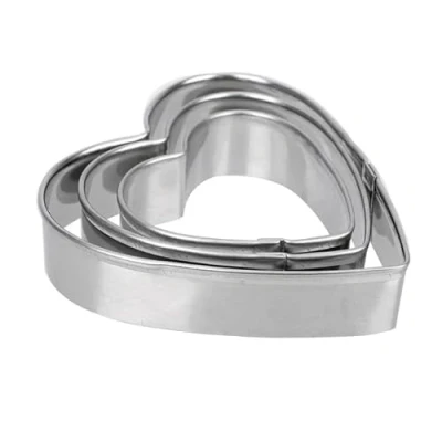 Immagine di GOOD STUFF Set di 3 Stampi per Biscotti in Acciaio. Formine a Forma Cuore Misure Differenti.