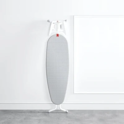 Immagine di Rayen Fodera universale per asse da stiro elastica 4 strati: 100% cotone con titanio Imbottitura in schiuma Tessuto microforato Dimensioni: 127 x 51 cm Stampaggio