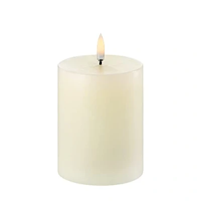 Immagine di Piffany Copenhagen Uyuni Lighting Pillar LED candela 7,8 x 10 cm in vera cera avorio 6 ore funzione timer nessun rischio di incendio, nessuna formazione fuliggine e odore
