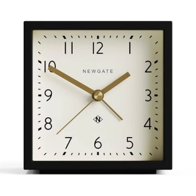 Immagine di Newgate Sveglia a cubo contemporanea Equinox&#039; con Finitura in Silicone Nero Soft Touch e Movimento Silenzioso Segnale Acustico Digitale. (Quadrante Crema)
