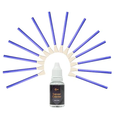 Immagine di Kit di pulizia del sensore UES per fotocamere Micro Four Thirds M 4/3 MFT Mirrorless MILC e ILDC: 14 tamponi + 15 ml detergente sensori