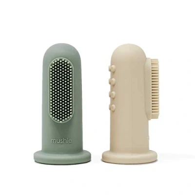 Immagine di Mushie Spazzolino da dito in Silicone senza BPA set de 2 Bambini Dito, Training Brush &amp; Primo Accessori per Sicuri e di Alta Qualità Cambridge Blue/Shifting Sand