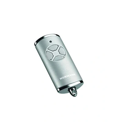 Immagine di Hörmann Trasmettitore Manuale HSE 4 BS (frequenza 868 MHz, Argento Lucido, azionamento per Porta del Garage con Tappi cromati, batterie Incluse, Dimensioni 28 x 70 14 mm, Anello Portachiavi) 4511581