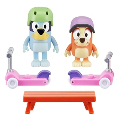 Immagine di Bluey Scooter Fun Play Set: and Bingo Articulated 6cm Action Figures with 2 Scooters, Helmets Bench Official Collectable Toy