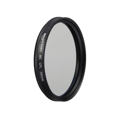 Immagine di Amazon Basics 58 mm Filtro di Protezione Polarizzatore Circolare per Colori più Intensi, Riduzione dei Riflessi e Bagliori, Multistrato, Protegge da Polvere, Sporcizia Graffi