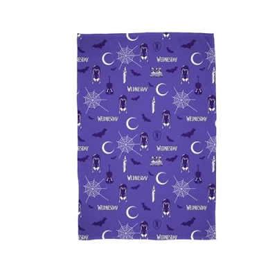 Immagine di Wednesday Coperta in pile con licenza ufficiale, design destinato, super morbida e calda, perfetta per camere da letto adolescenti, campeggio pigiama party, dimensioni 100 x 150 cm, viola