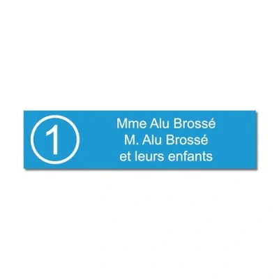 Immagine di Targhetta incisa per nome e numero cassetta delle lettere autoadesiva, 10 x 2,5 cm, personalizzata da 1 a 3 righe, blu chiaro