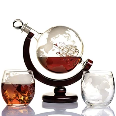 Immagine di Kemstood decanter whisky (850 ml) a forma di globo con 2 bicchieri Set personalizzato per liquori, bourbon, vodka, in confezione regalo alta qualità Accessori da bar uomo
