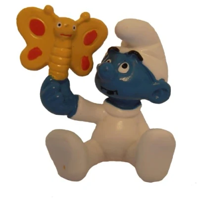 Immagine di SCHLEICH The Smurfs Figure Baby Smurf with a Butterfly (20218)