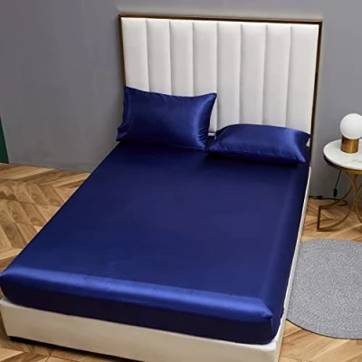 Immagine di Damier Lenzuolo con angoli elasticizzati in raso, 160 x 200 cm, blu seta lucido, di alta qualità, adatto per materassi fino a 30 cm