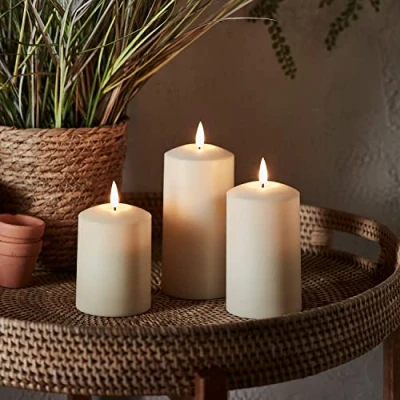 Immagine di Lights4fun TruGlow® Set di 3 Candele Senza Fiamma con LED Blanco Caldo a Pile Timer Decorazione Impermeabile per Giardino Balcone Esterni