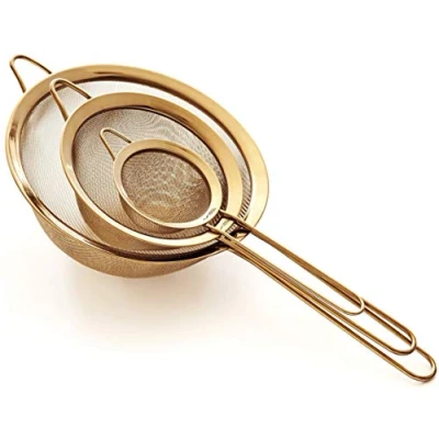 Immagine di Set di 3 Setacci con Manico in Acciaio Inox 304 a Maglia Fine Alta Qualità Professionale Colini Scolapasta Multius o da Cucina Dimensioni 8.5/14/20cm Colore Oro, Proto Future