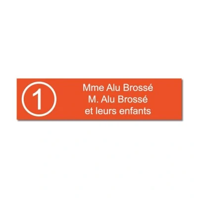 Immagine di Targhetta incisa per nome e numero cassetta delle lettere autoadesiva, 10 x 2,5 cm, personalizzata da 1 a 3 righe, colore: Arancione