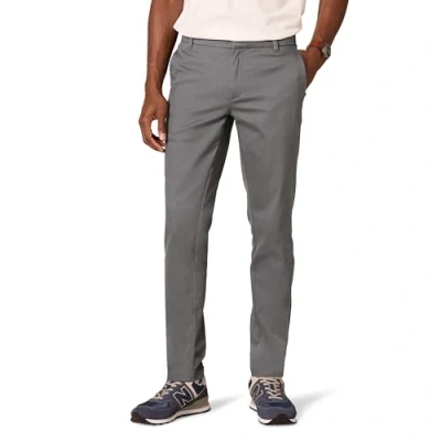 Immagine di Amazon Essentials Pantaloni chino aderenti elasticizzati con parte piatta sul davanti resistenti alle pieghe Uomo, Carbone, 36W / 34L