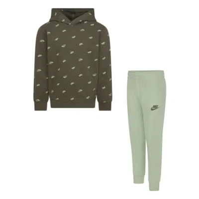 Immagine di NIKE TUTA COMPOSTA DA FELPA E PANTALONE CON CAPPUCCIO TASCHE A MARSUPIO LOGO RICAMATO GIROVITA REGOLABILE CORDINO ORLO ELASTICO verde E5