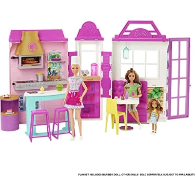 Immagine di Barbie Set da Gioco The Restaurant con Oltre 30 Accessori Cucina e 6 Aree Giochi, tra Cui Bambola, Multicolore, Giocattolo per Bambini dai 3 Anni in su, HGP59, Confezione sostenibile